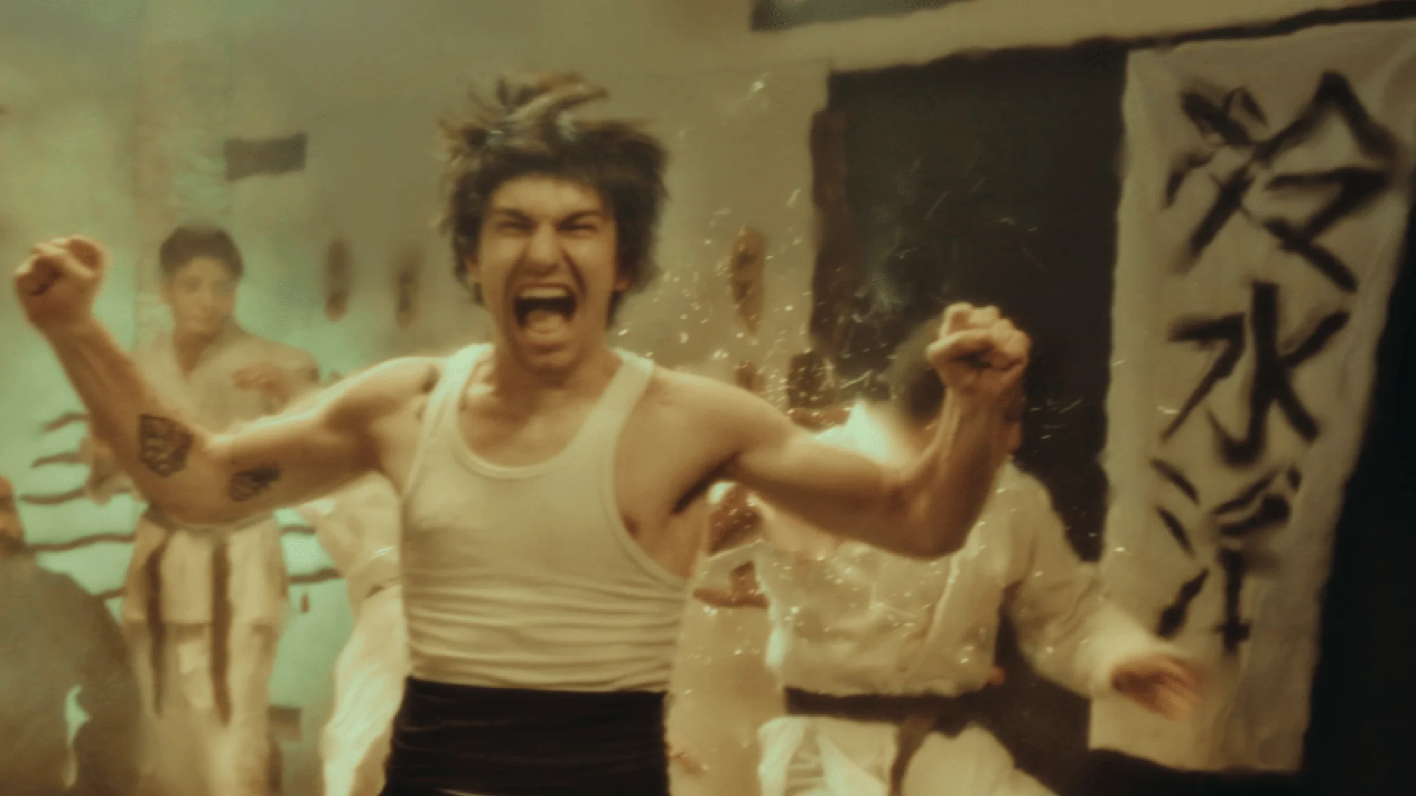 BEGE - BRUCE LEE still 10