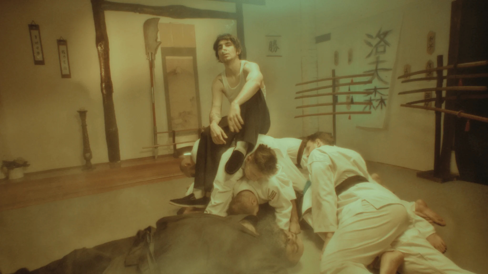 BEGE - BRUCE LEE still 13