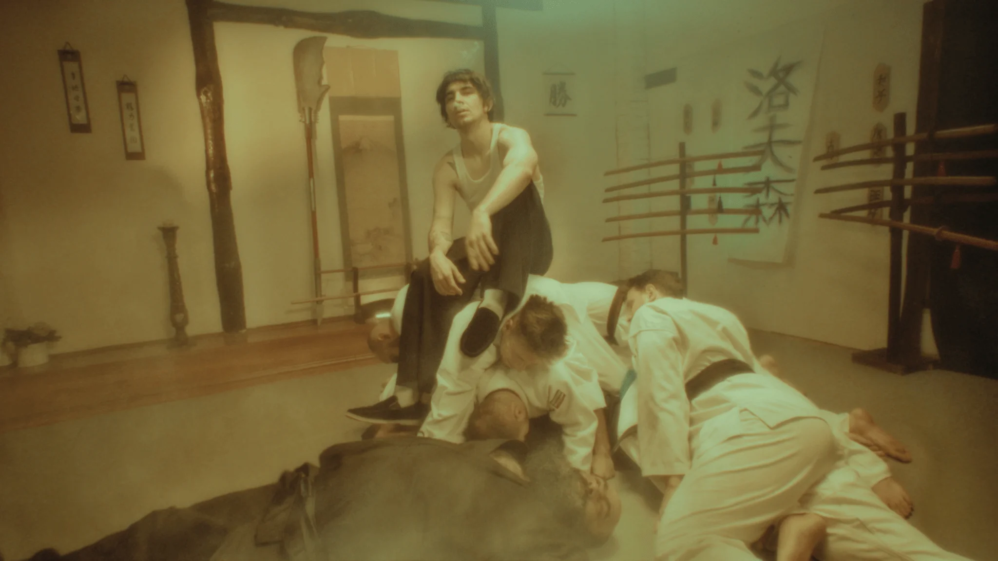 BEGE - BRUCE LEE still 13