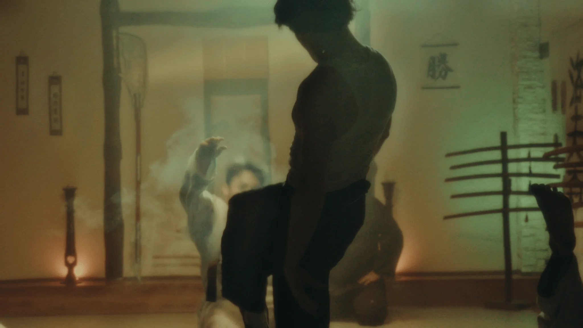 BEGE - BRUCE LEE still 4