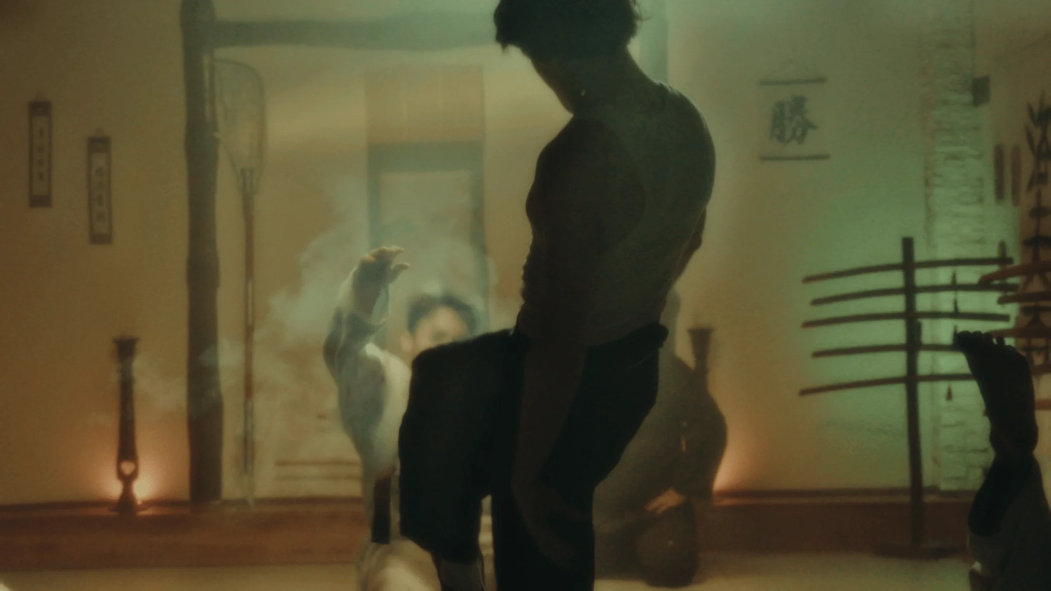 BEGE - BRUCE LEE still 4